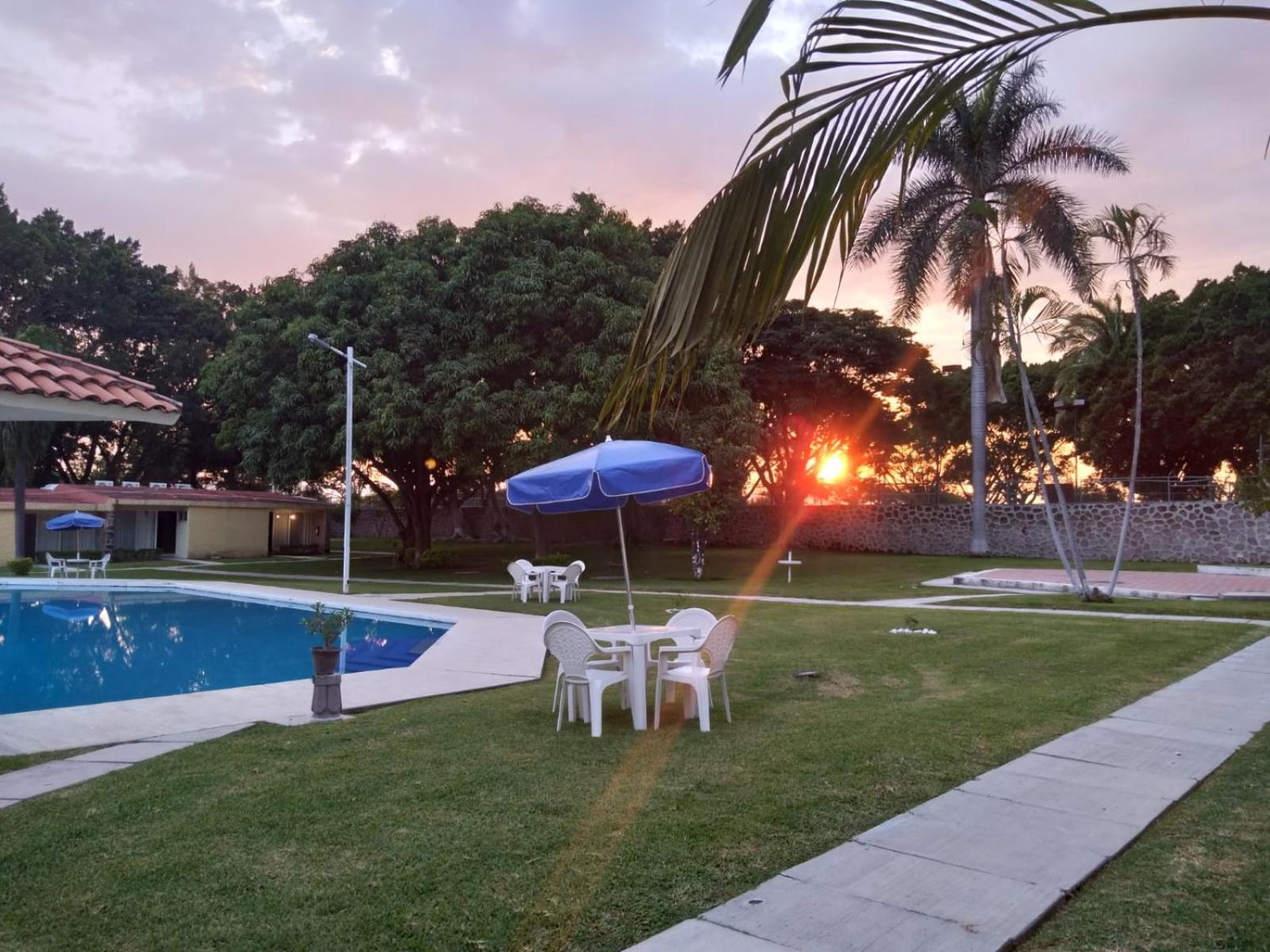 Hotel Teques Palace Xoxocotla  Экстерьер фото