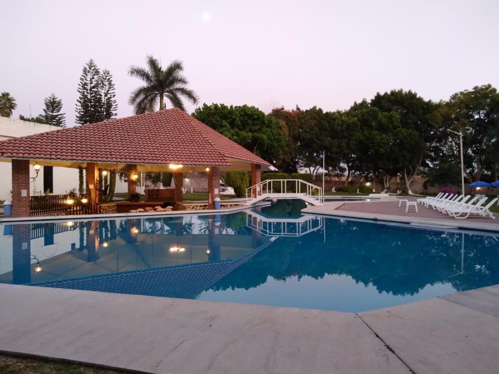 Hotel Teques Palace Xoxocotla  Экстерьер фото