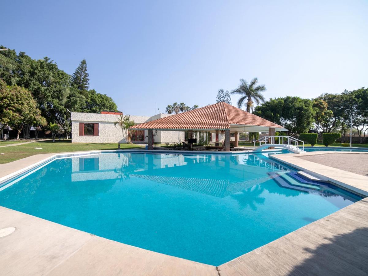 Hotel Teques Palace Xoxocotla  Экстерьер фото